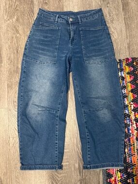 Blue Wide-Leg Women’s Jeans with Front Patch Pockets